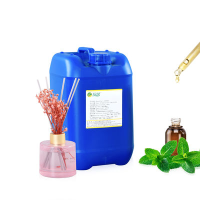 عطر های زیبا در بطری شیشه ای برای فروش